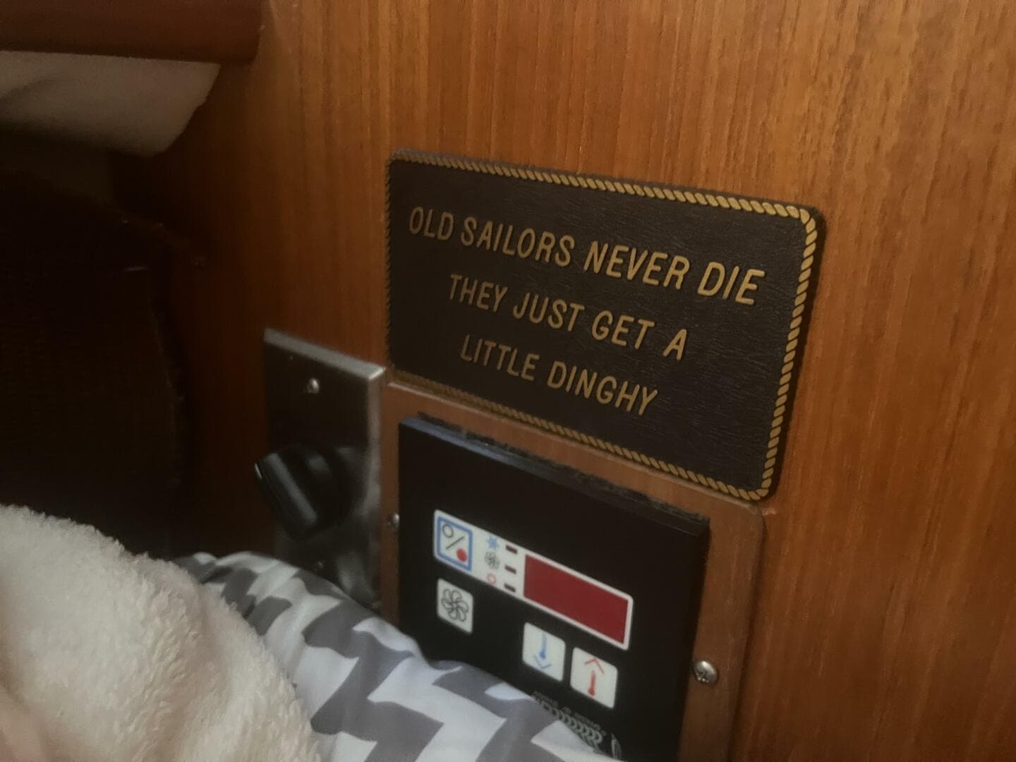 1994 Carver Aft Cabin — photo 34