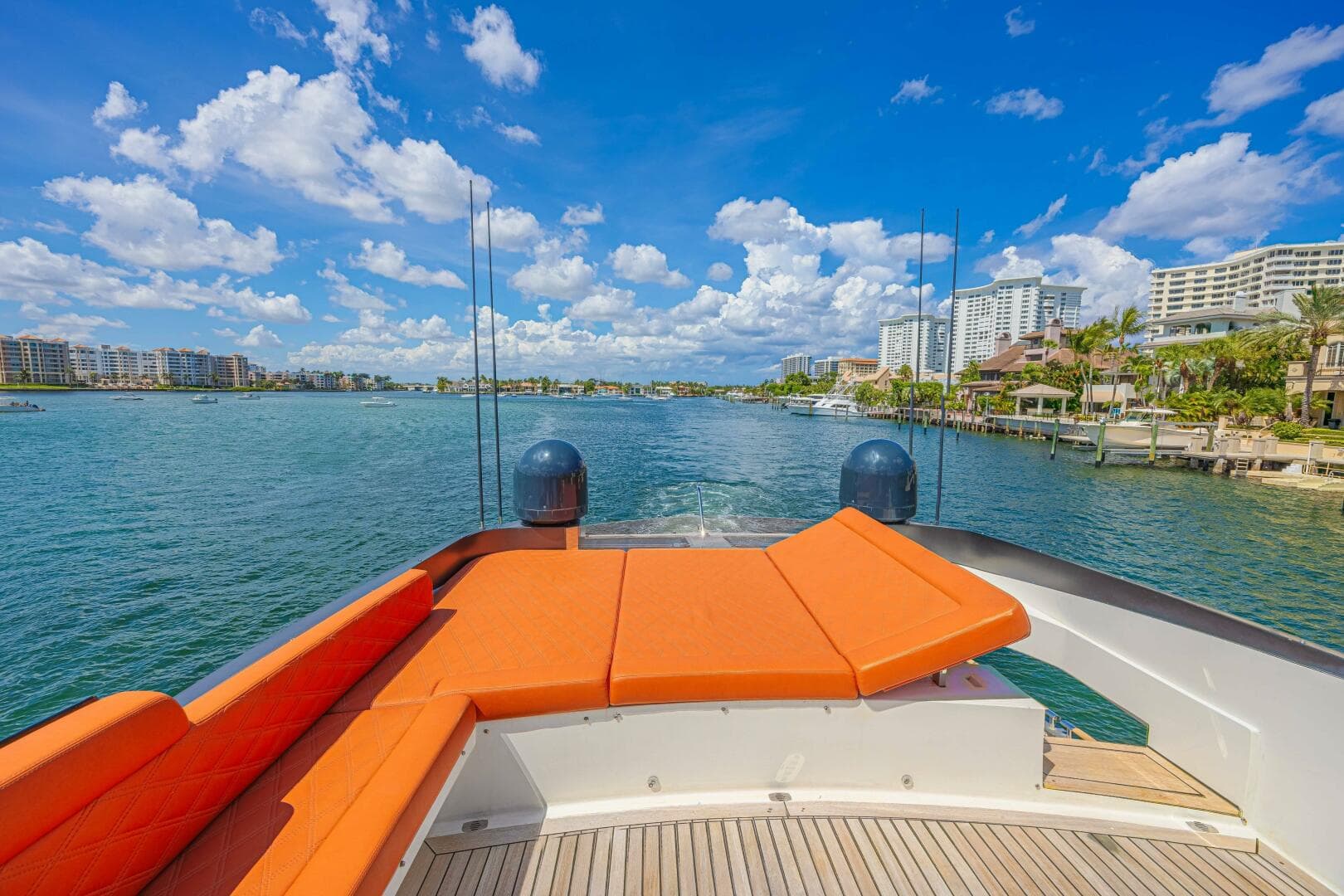 2010 Lazzara Yachts Lsx 92 — photo 16