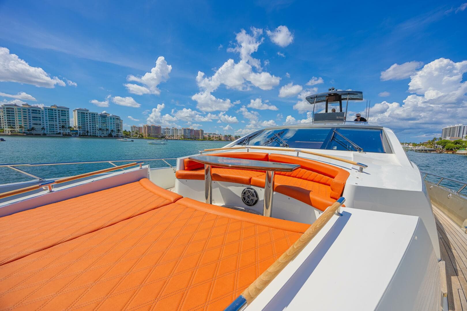 2010 Lazzara Yachts Lsx 92 — photo 14