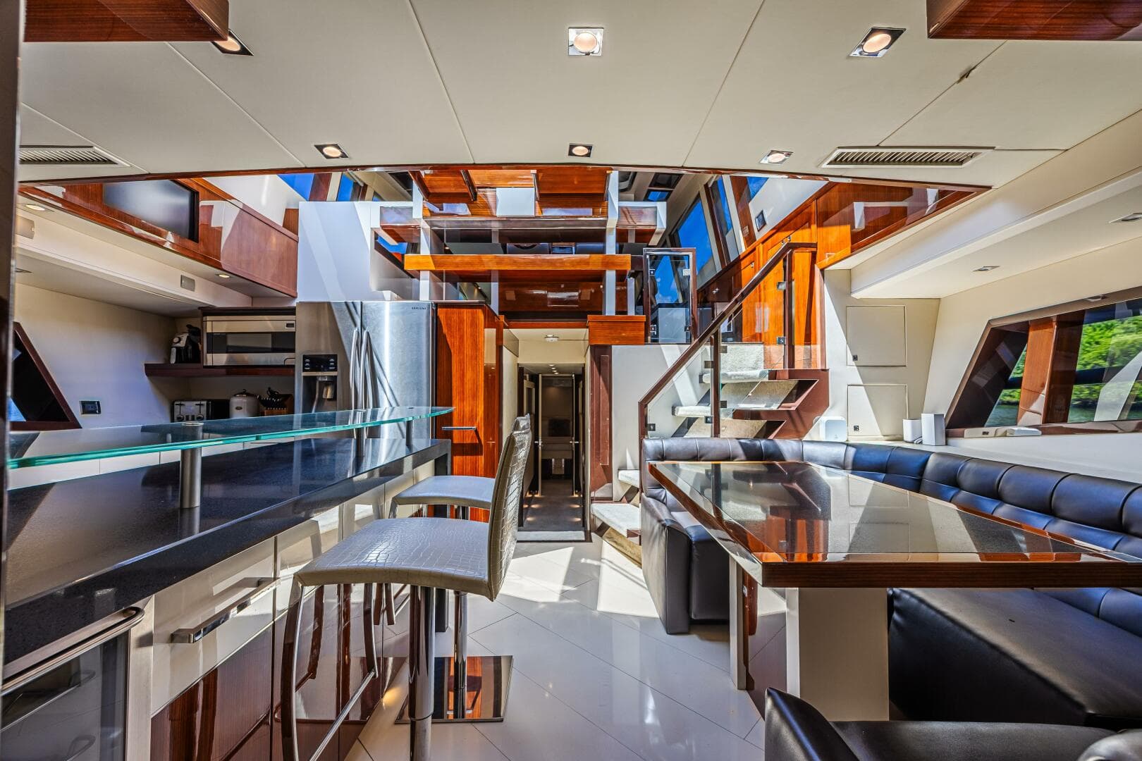 2010 Lazzara Yachts Lsx 92 — photo 34