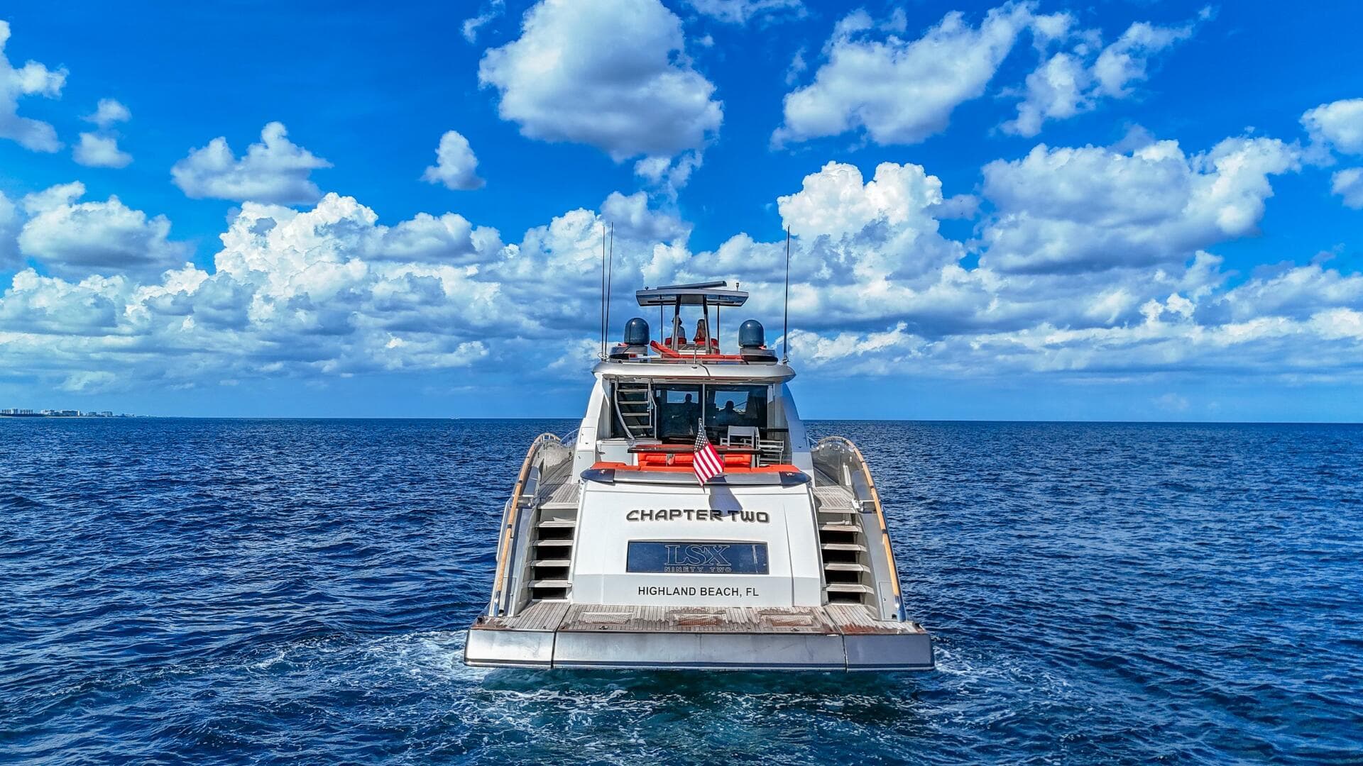 2010 Lazzara Yachts Lsx 92 — photo 7