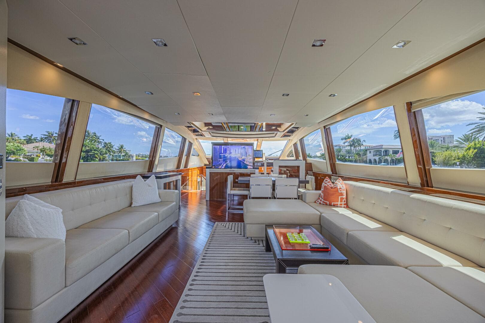 2010 Lazzara Yachts Lsx 92 — photo 26