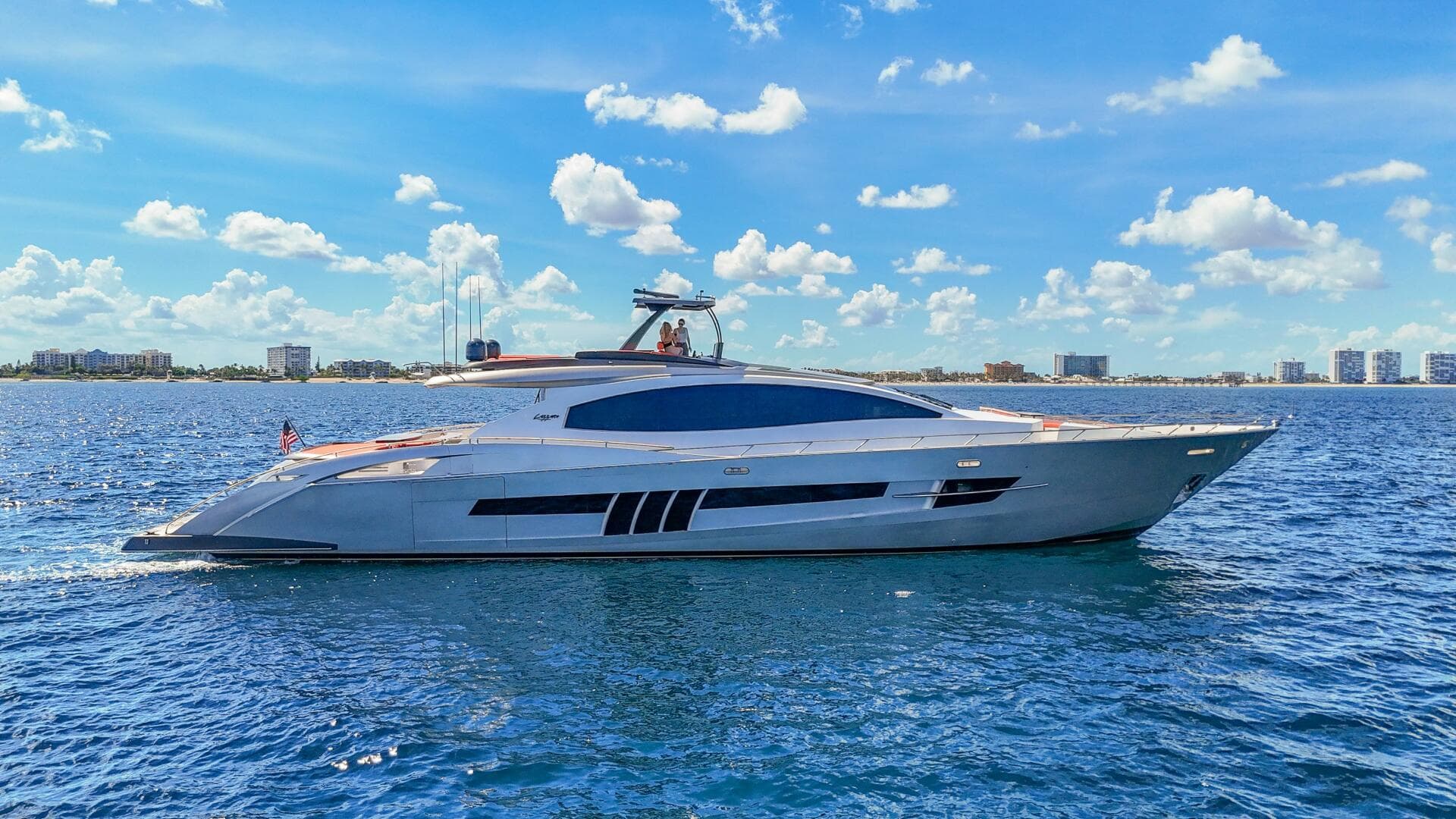 2010 Lazzara Yachts Lsx 92 — photo 2