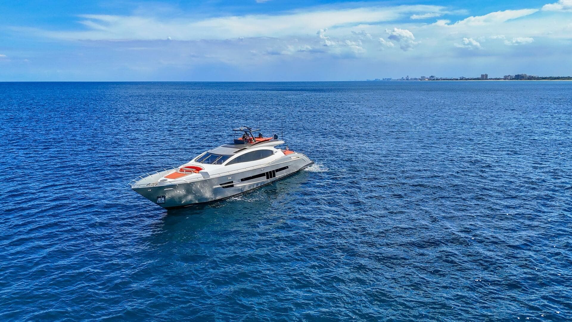 2010 Lazzara Yachts Lsx 92 — photo 8
