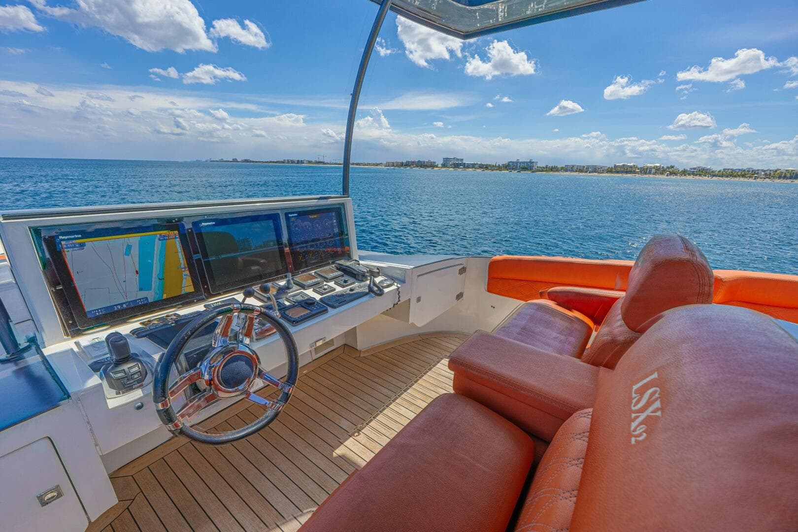 2010 Lazzara Yachts Lsx 92 — photo 23