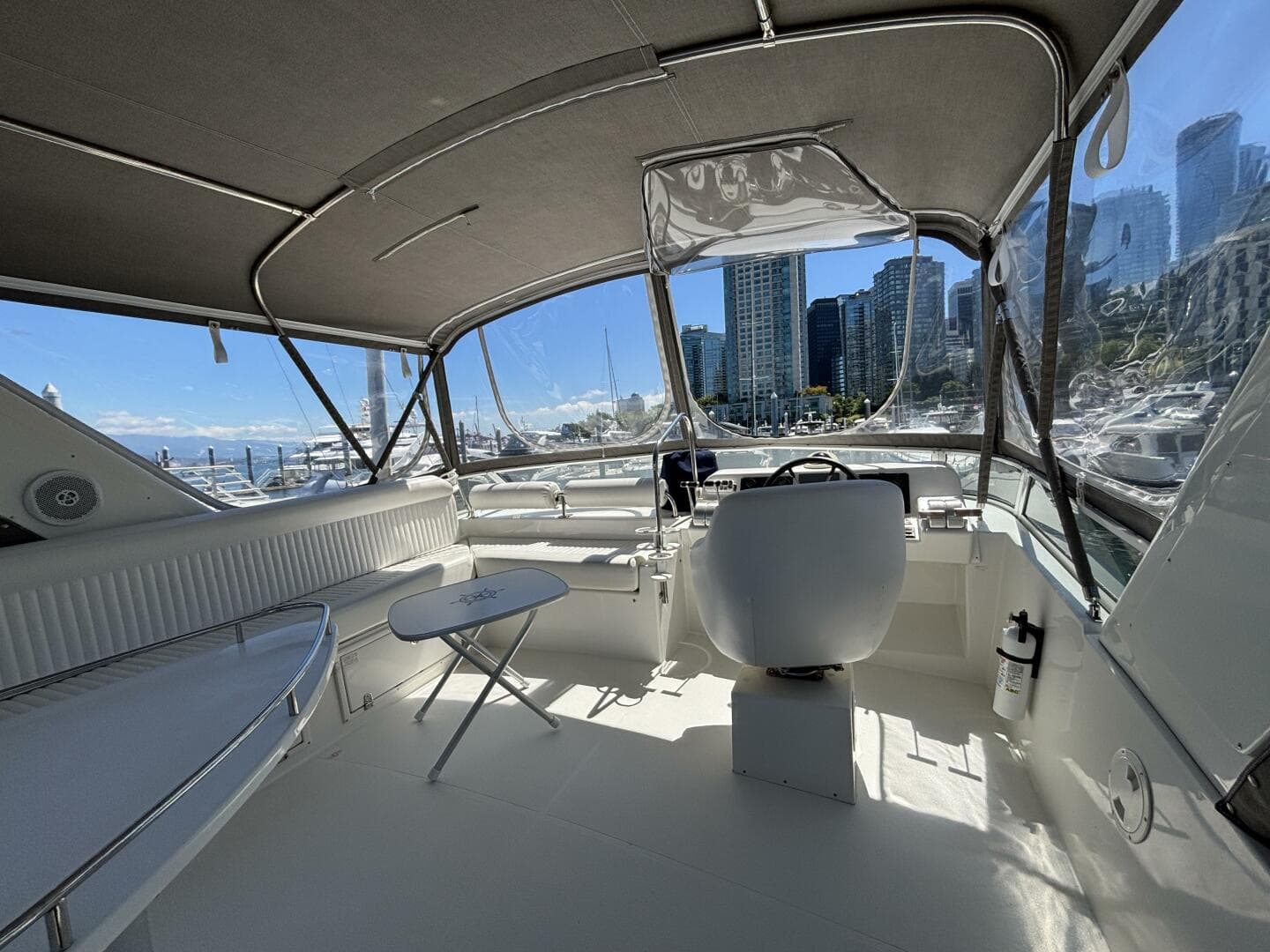 2004 Navigator 4400 Pilot House — photo 19