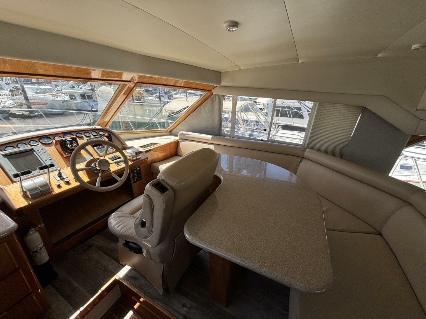 2004 Navigator 4400 Pilot House — photo 6