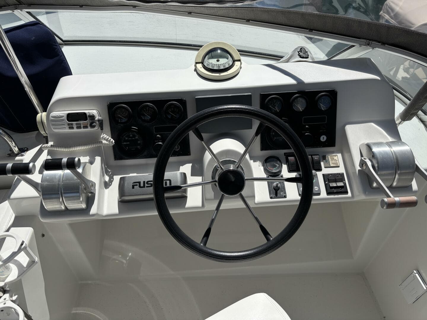 2004 Navigator 4400 Pilot House — photo 23