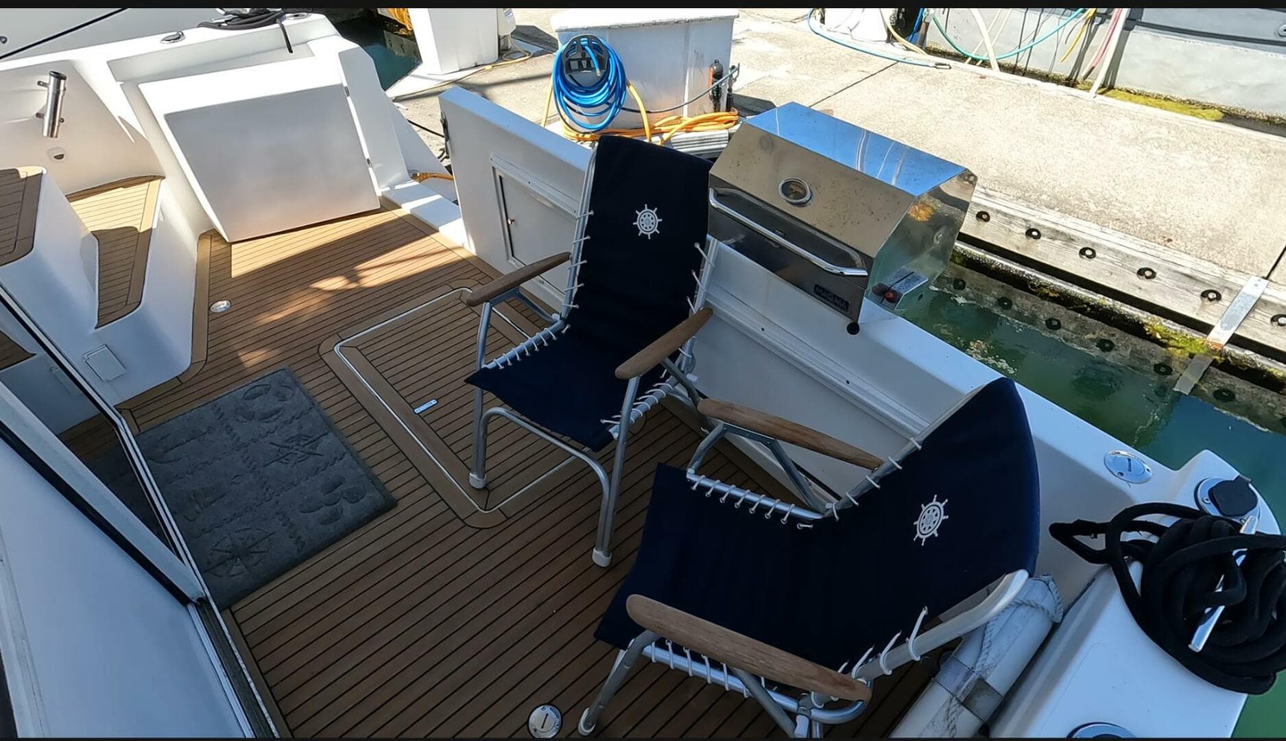 2004 Navigator 4400 Pilot House — photo 24