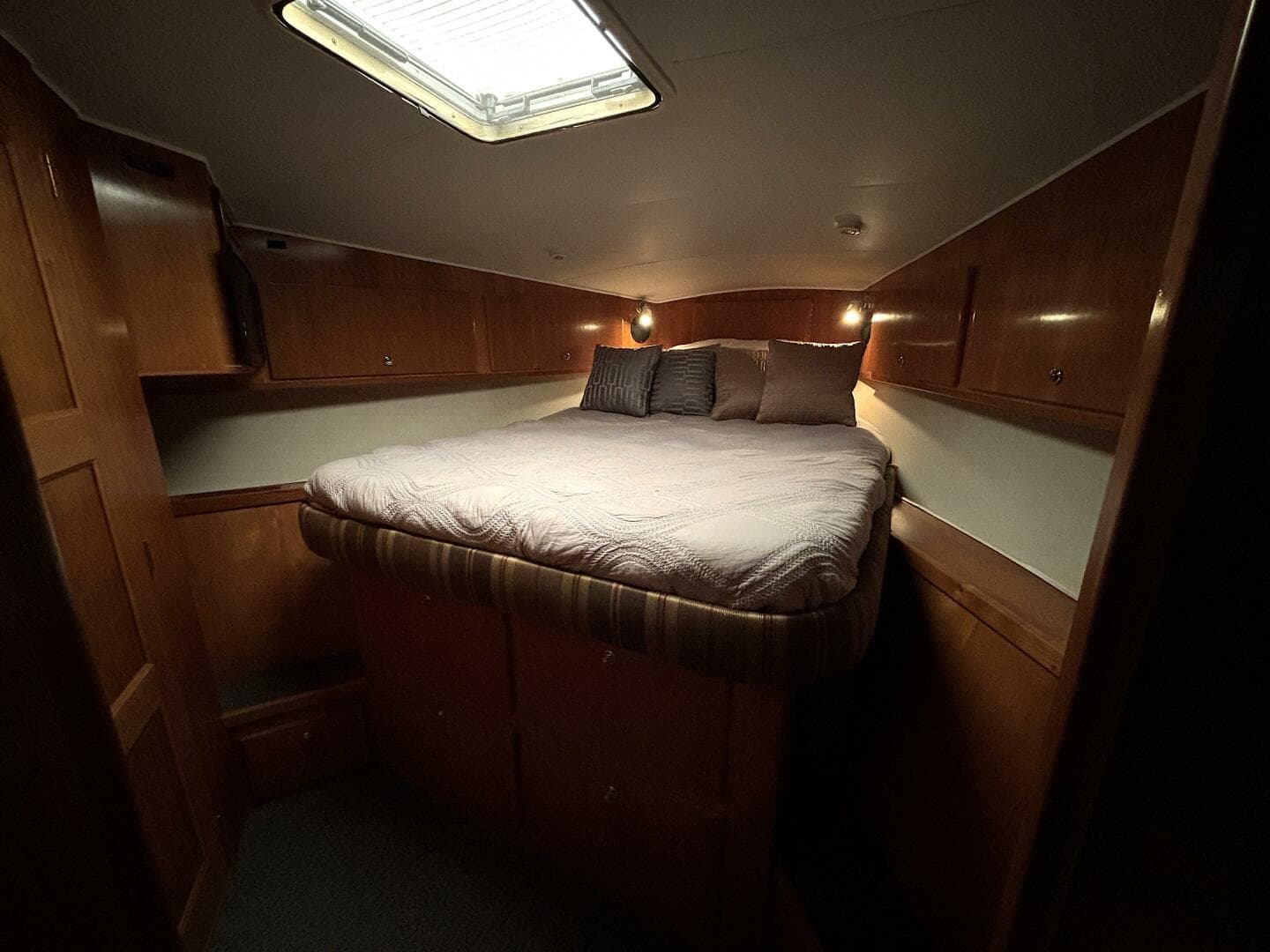 2004 Navigator 4400 Pilot House — photo 14