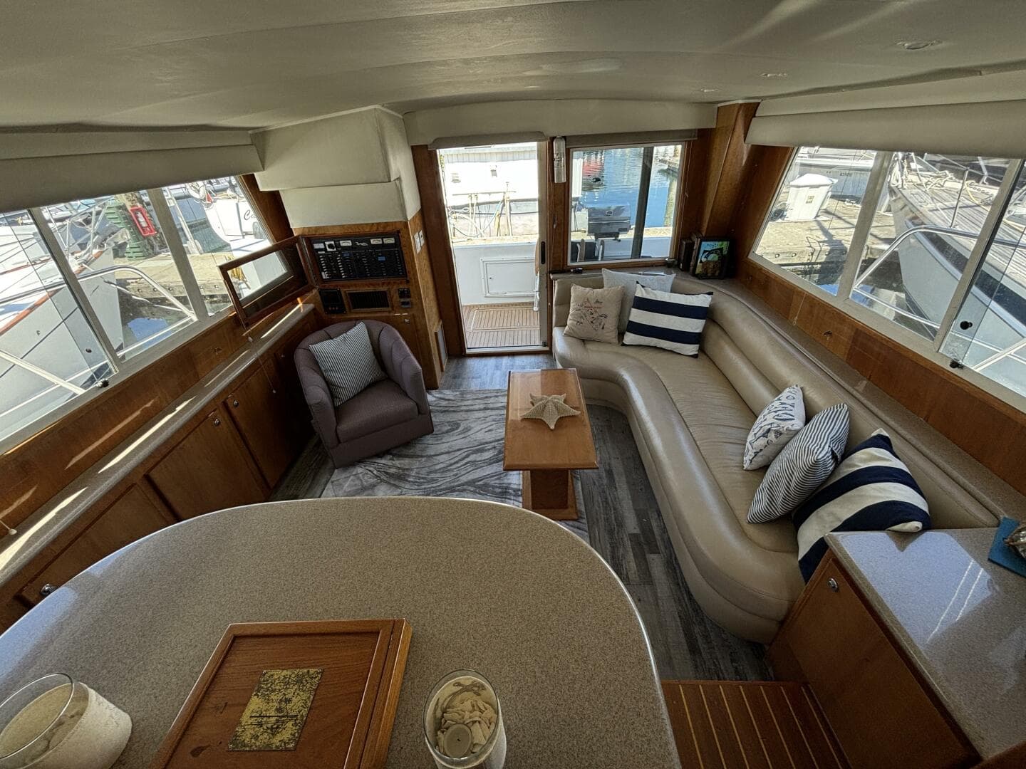 2004 Navigator 4400 Pilot House — photo 8