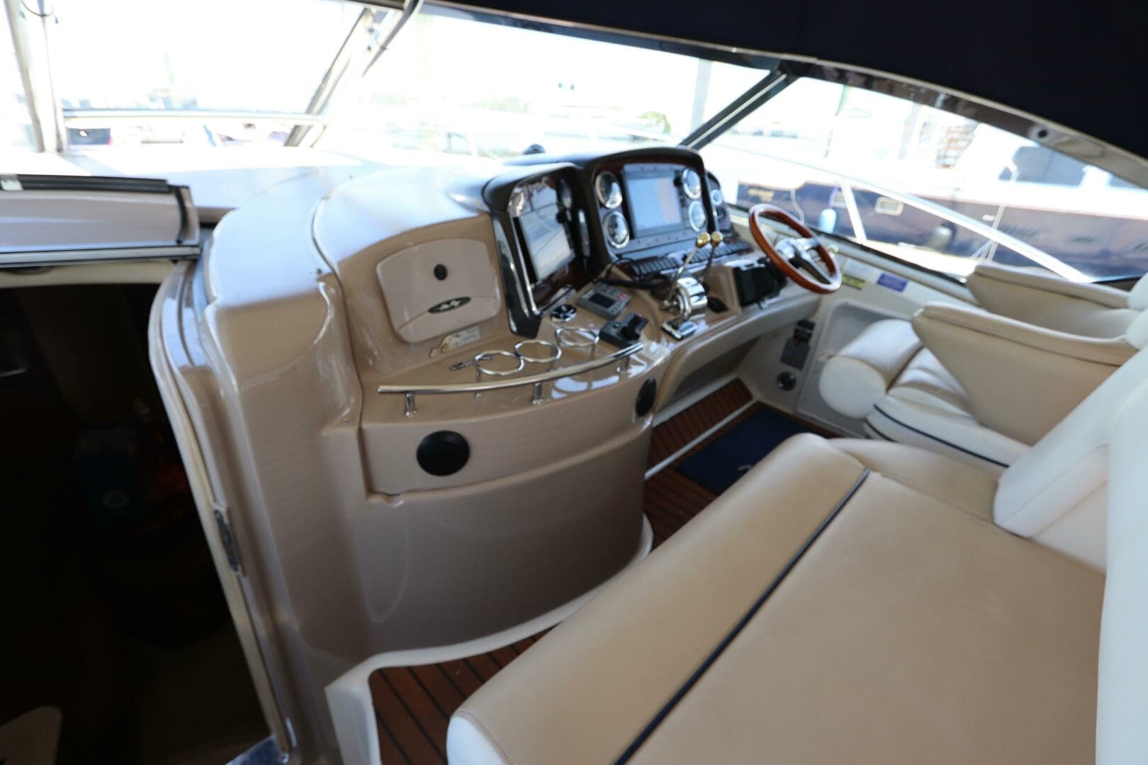 2004 Sea Ray 420 Sundancer — photo 18