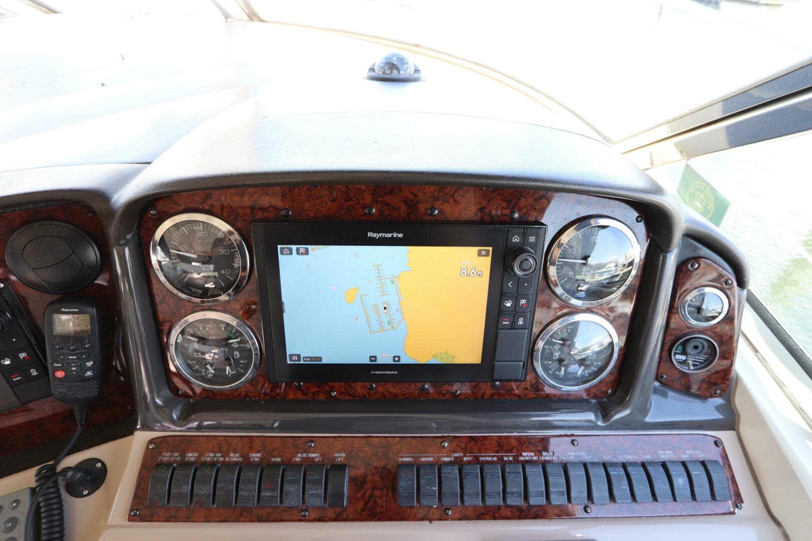 2004 Sea Ray 420 Sundancer — photo 21