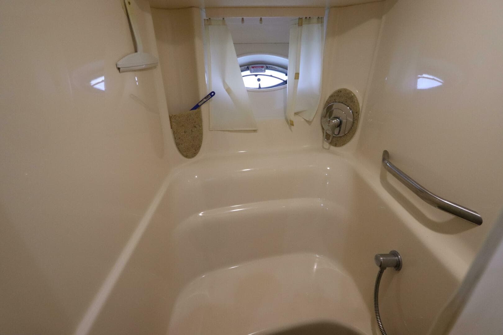 2004 Sea Ray 420 Sundancer — photo 41