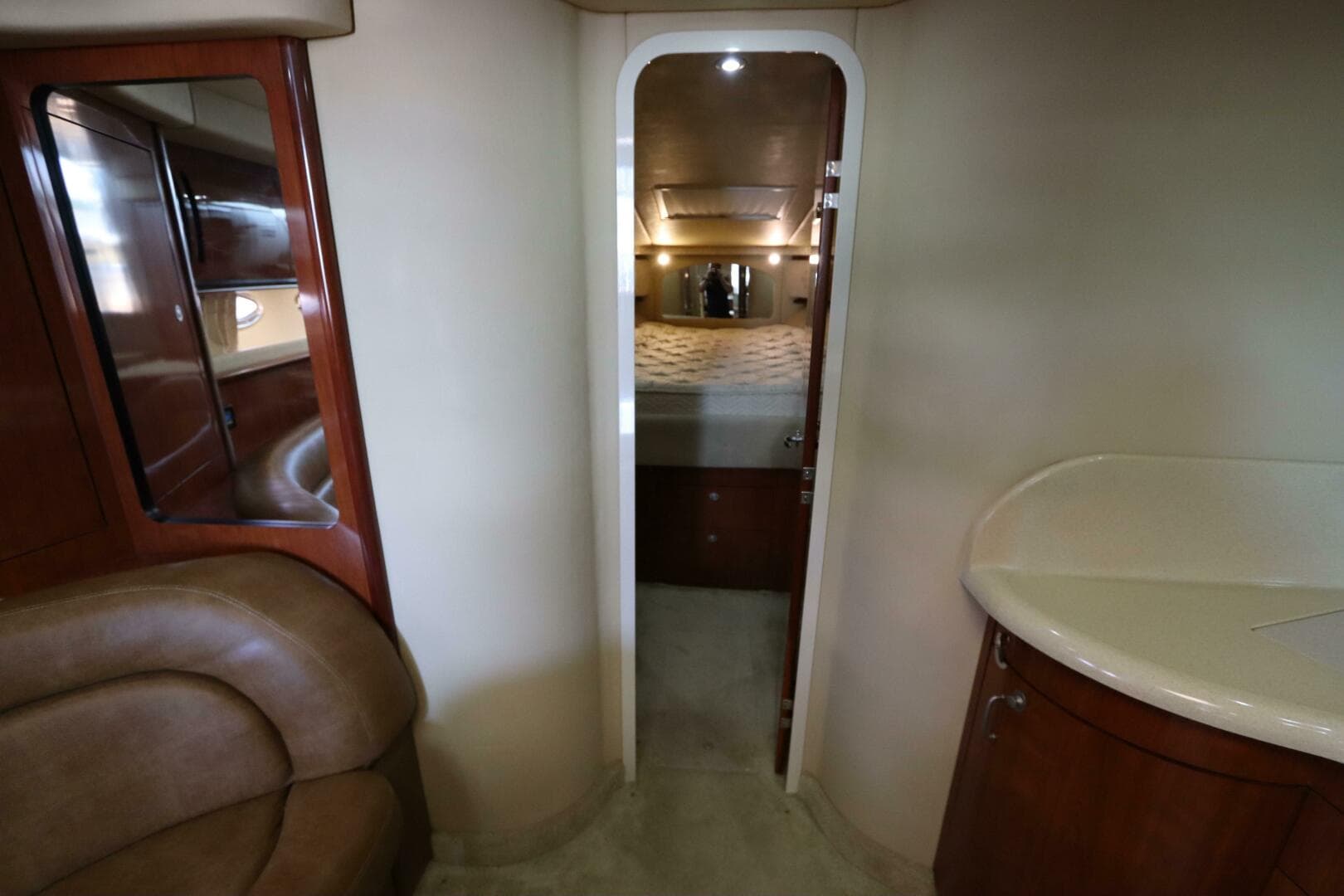 2004 Sea Ray 420 Sundancer — photo 34
