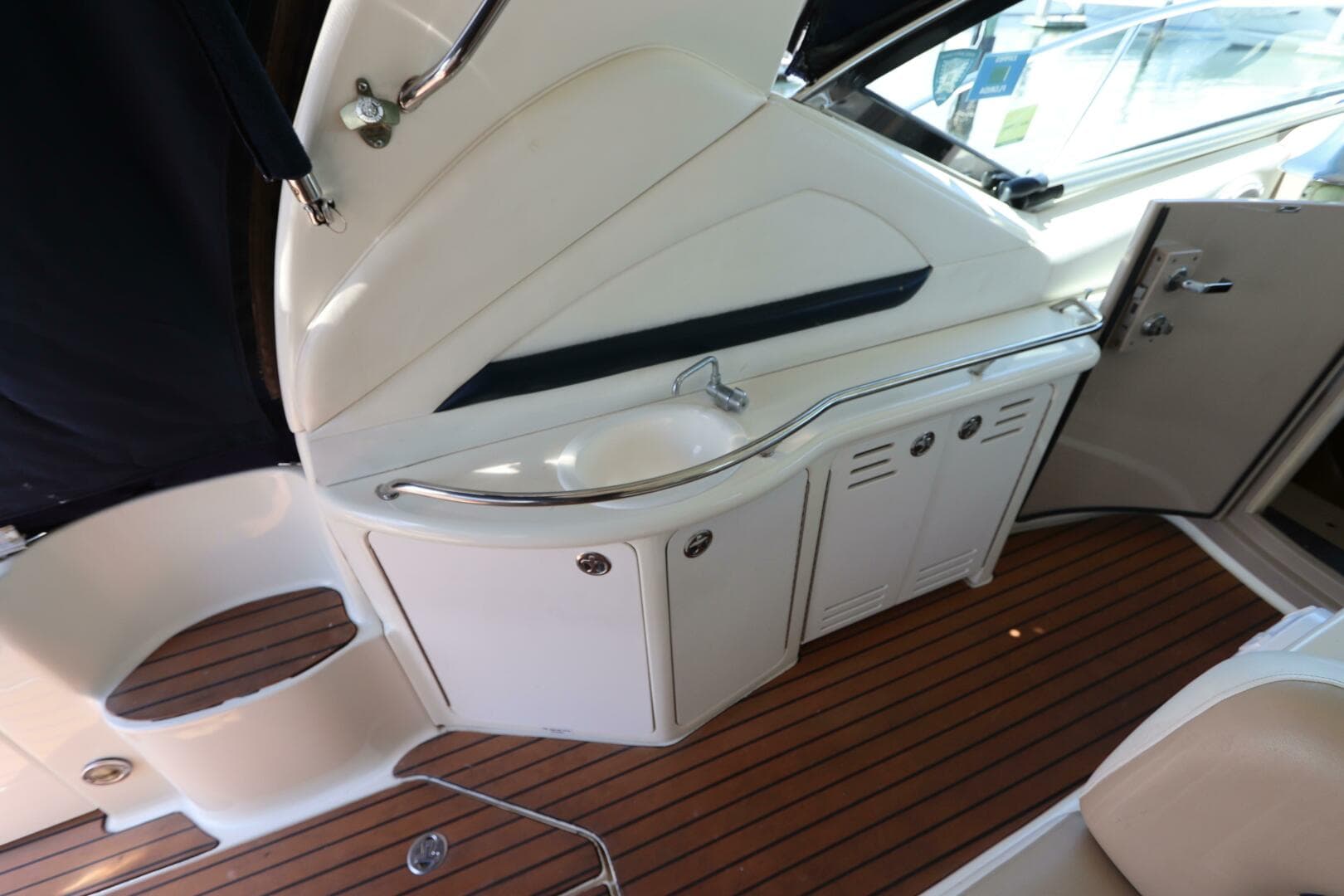 2004 Sea Ray 420 Sundancer — photo 14