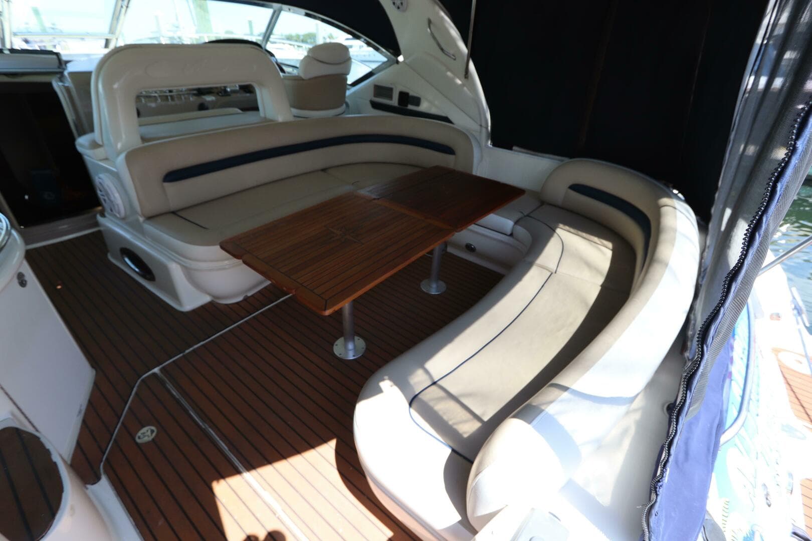 2004 Sea Ray 420 Sundancer — photo 10