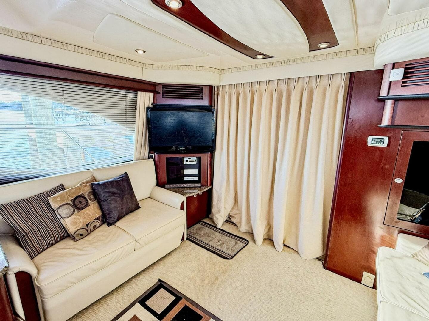 2008 Sea Ray 44 Sedan Bridge — photo 13