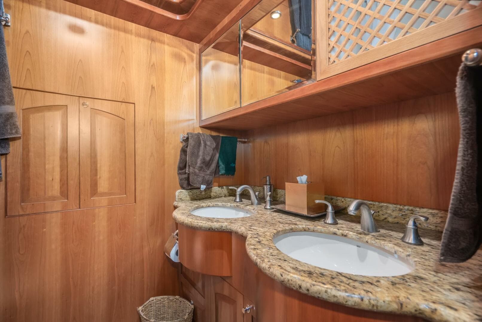 2005 President Skylounge — photo 31