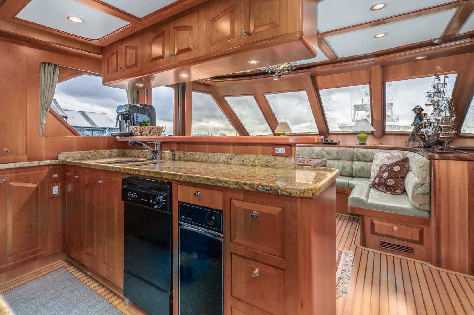 2005 President Skylounge — photo 26