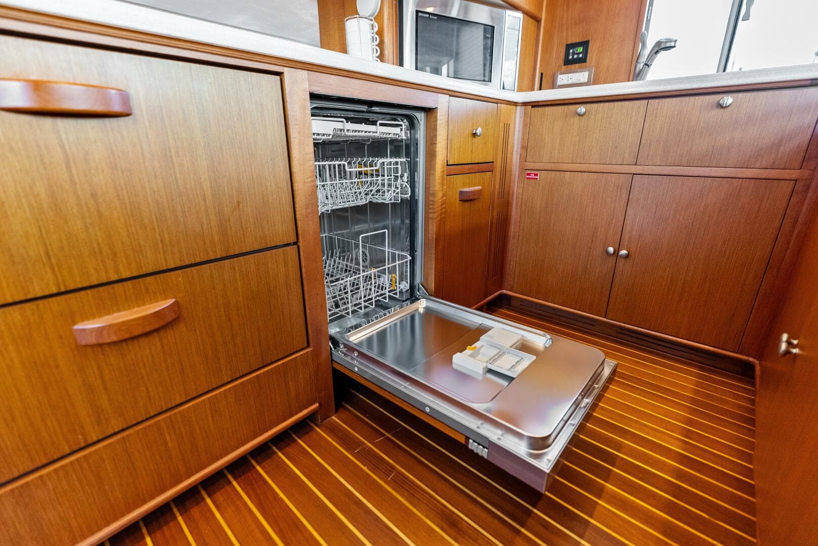 2005 Grand Banks 72 Aleutian Rp — photo 100