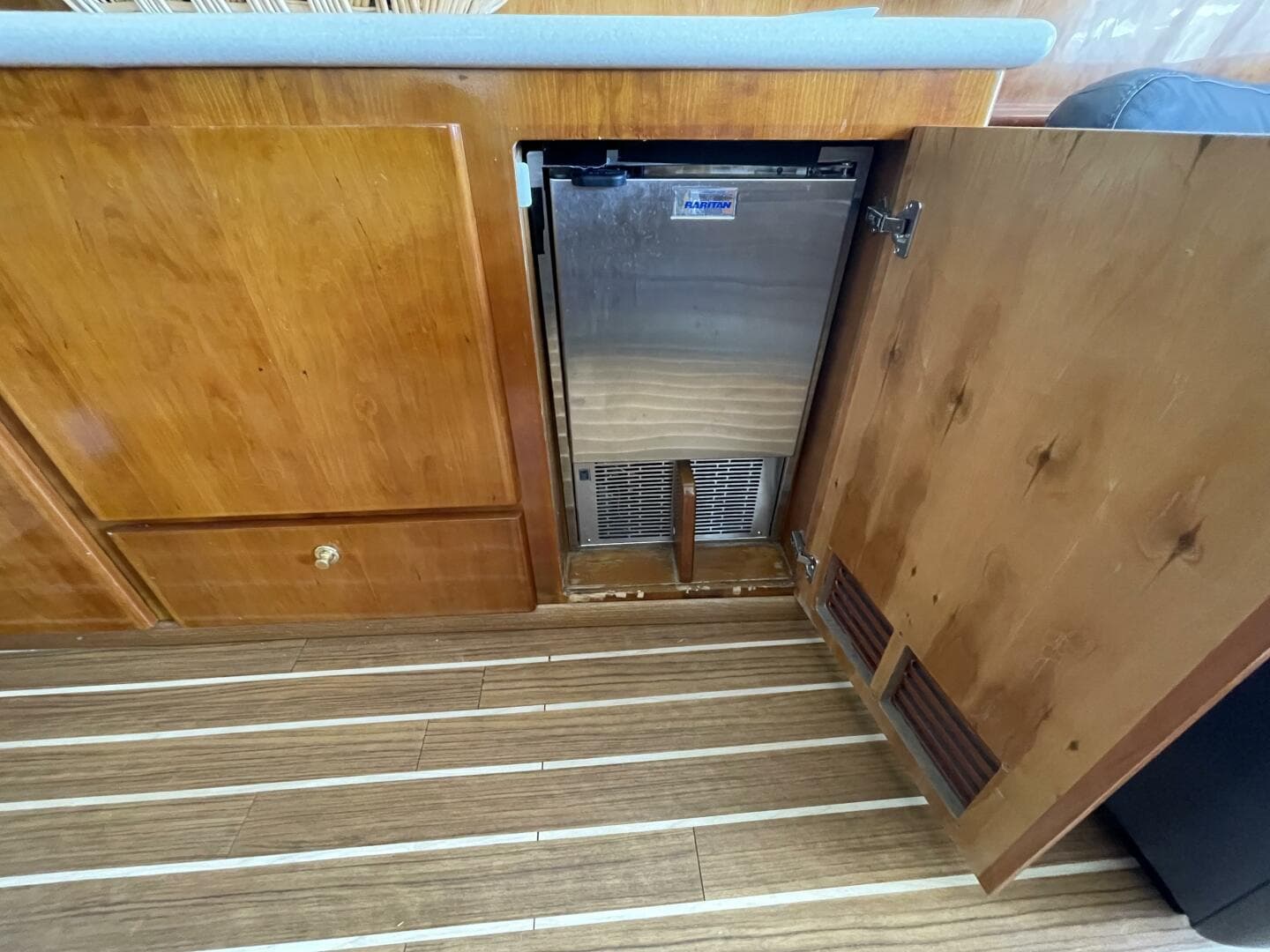 2002 Navigator 53 Classic — photo 19