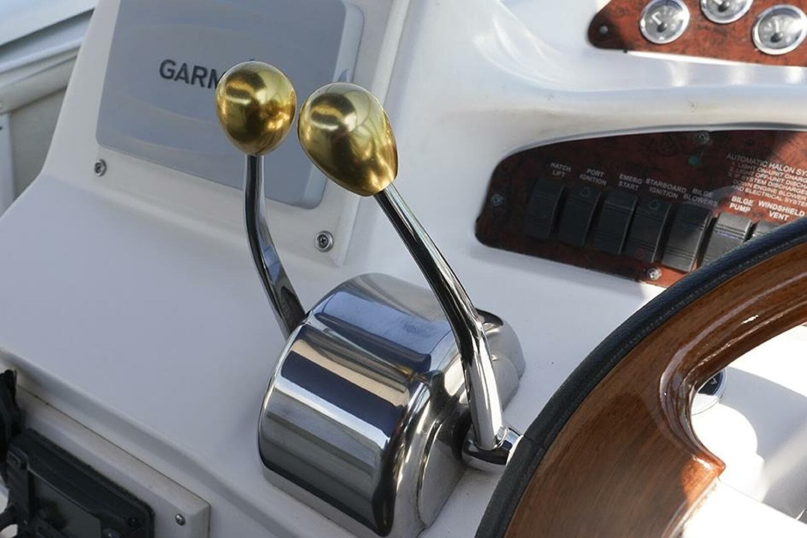 2001 Sea Ray 340 Sundancer — photo 18