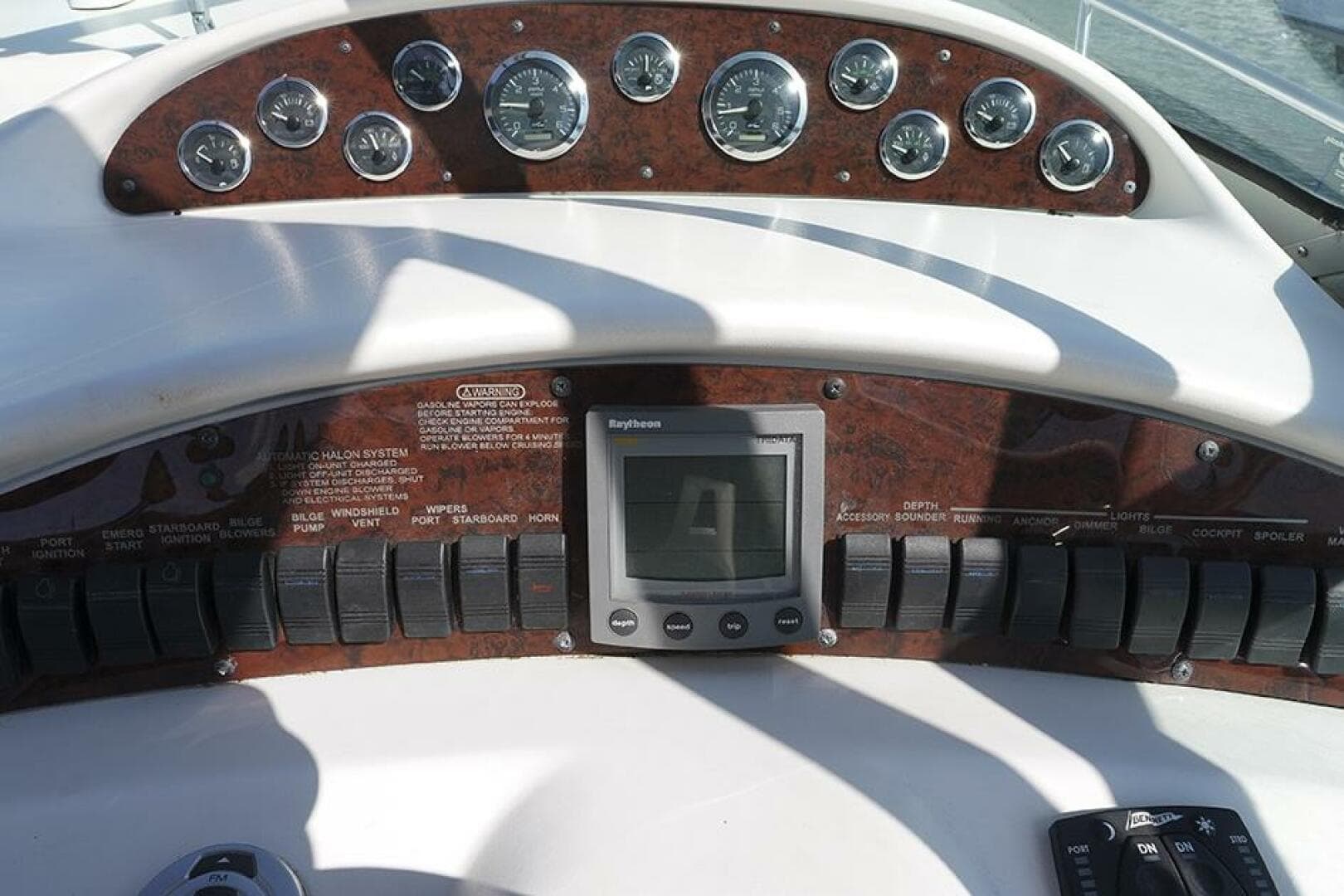 2001 Sea Ray 340 Sundancer — photo 14