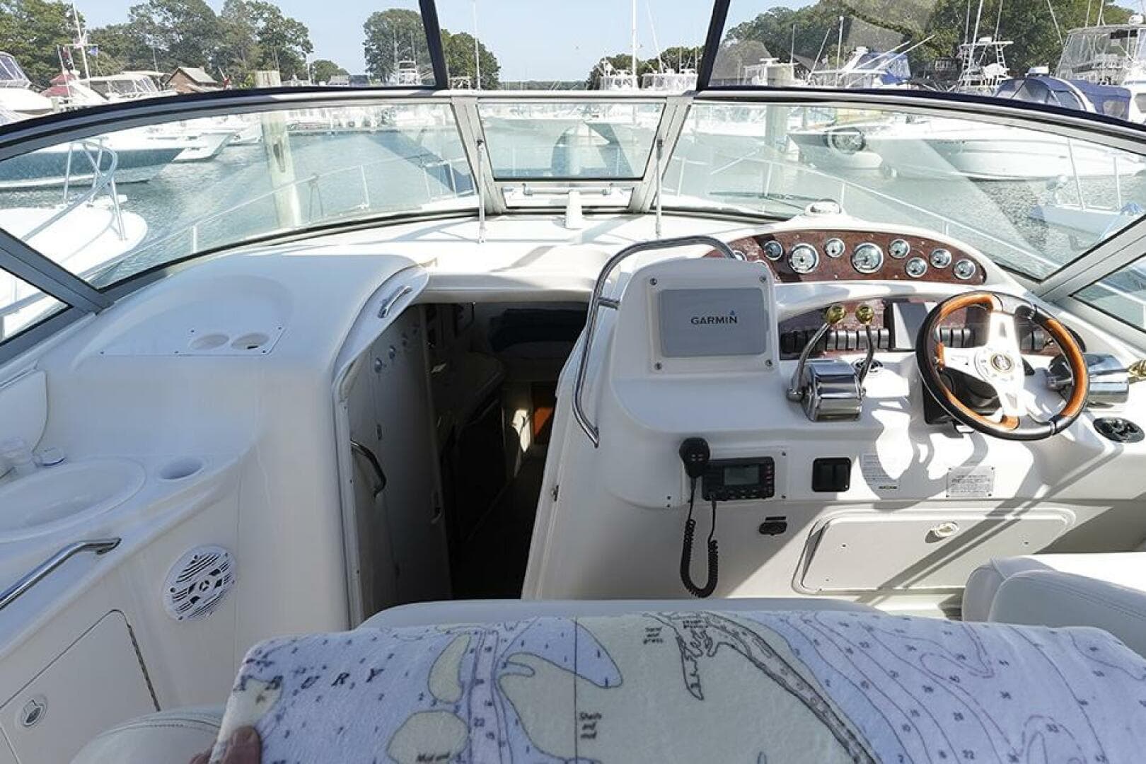 2001 Sea Ray 340 Sundancer — photo 11