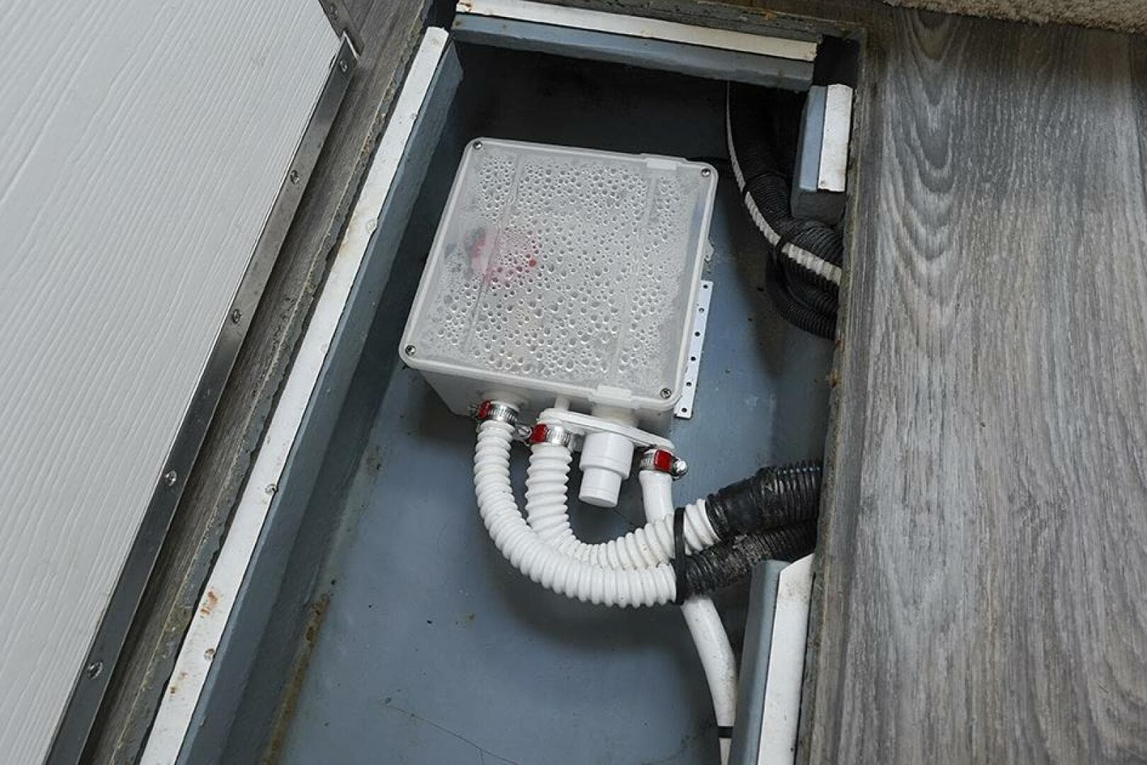 2001 Sea Ray 340 Sundancer — photo 37