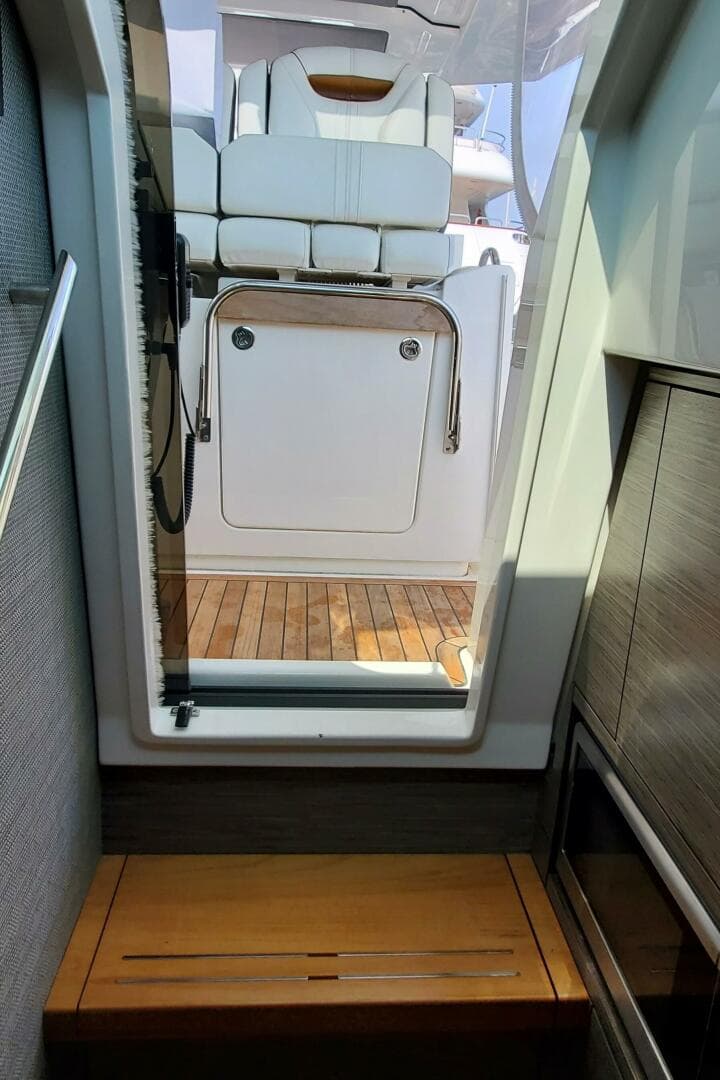2021 Tiara Yachts 38 LS — photo 25