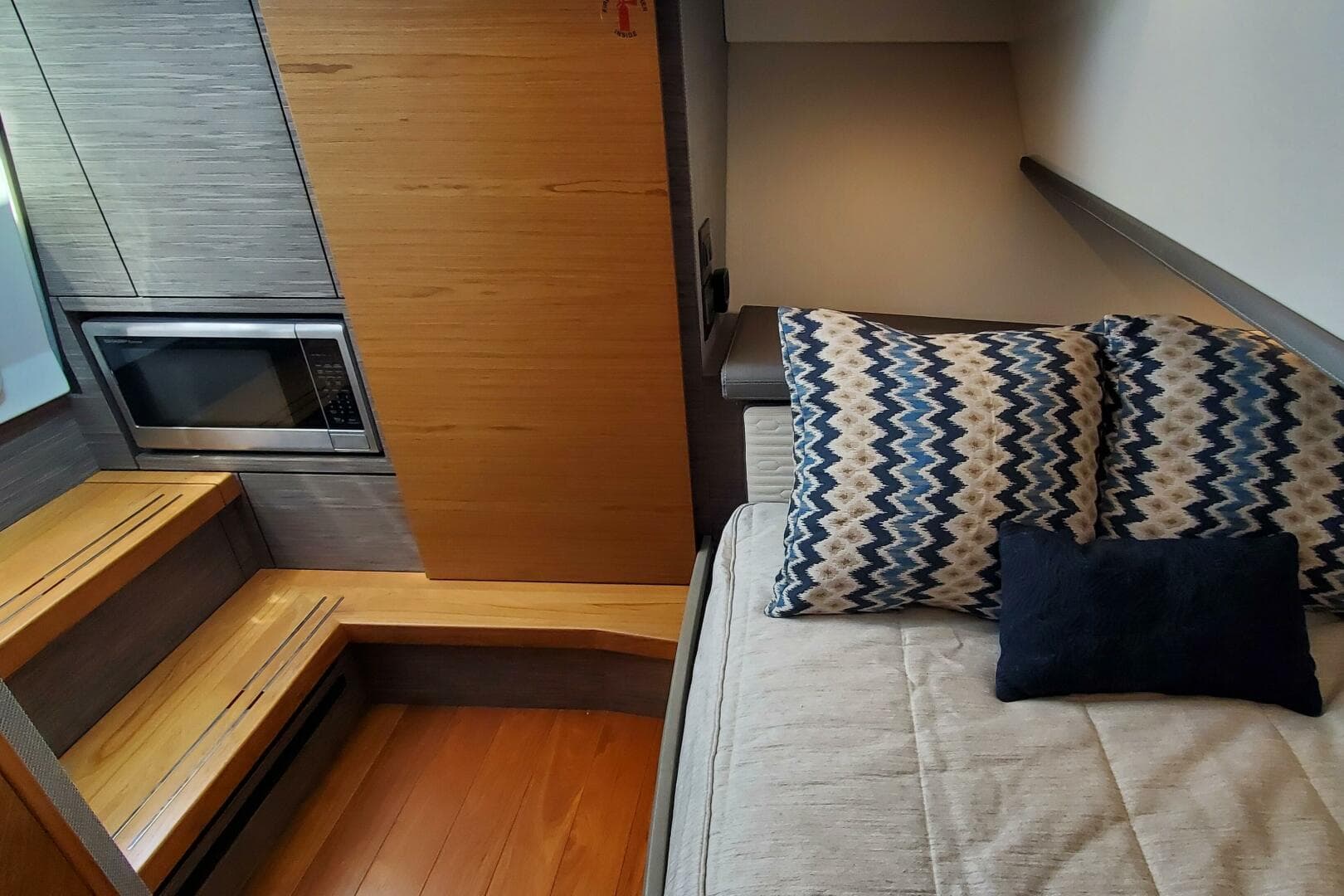 2021 Tiara Yachts 38 LS — photo 24