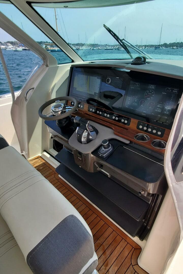 2021 Tiara Yachts 38 LS — photo 19