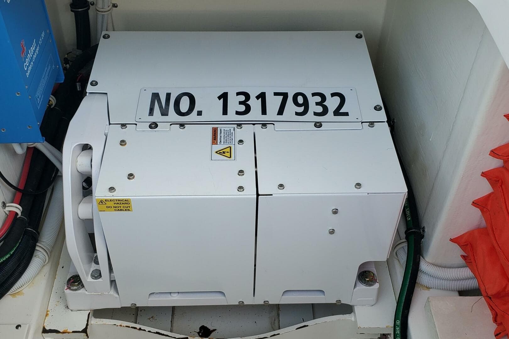 2021 Tiara Yachts 38 LS — photo 21