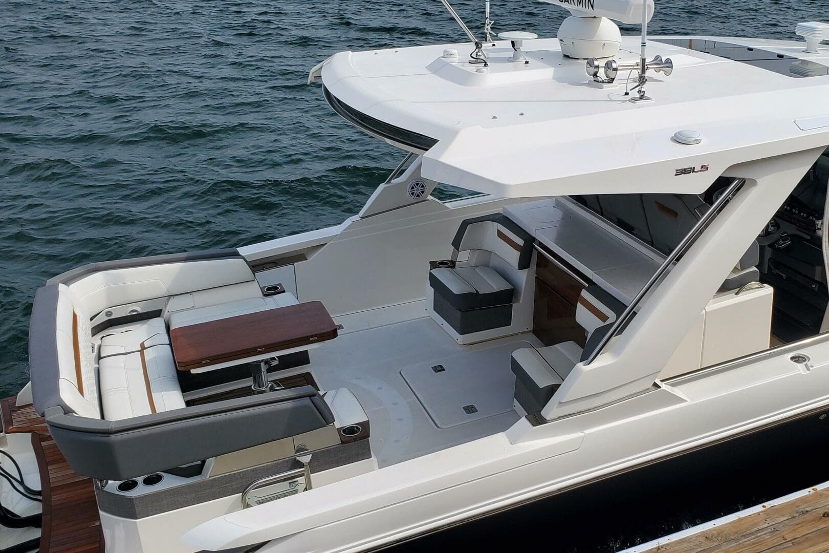 2021 Tiara Yachts 38 LS — photo 10