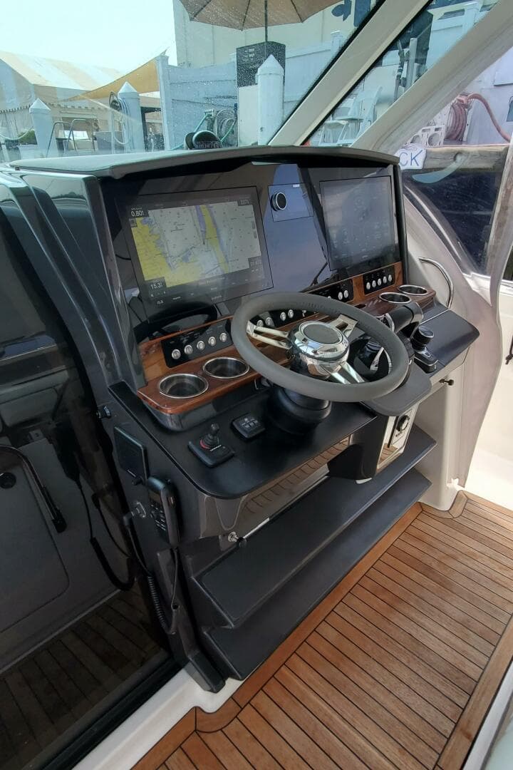2021 Tiara Yachts 38 LS — photo 17