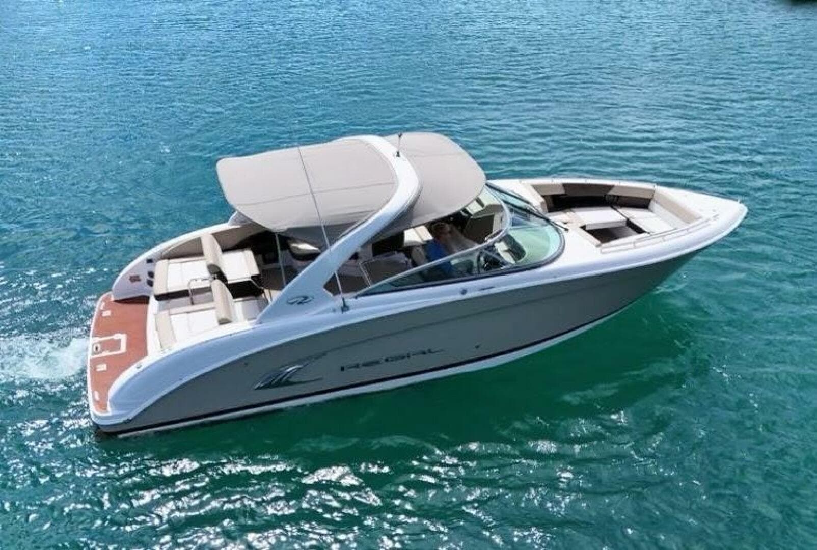 2013 Regal 3200 Bowrider — photo 3