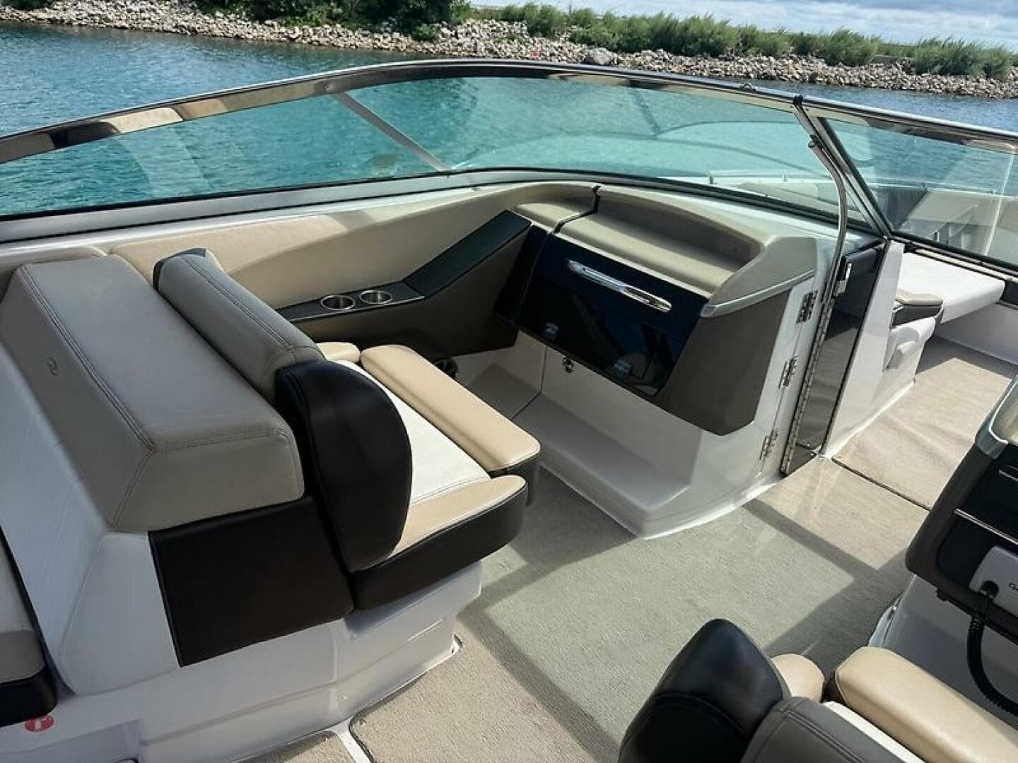 2013 Regal 3200 Bowrider — photo 16