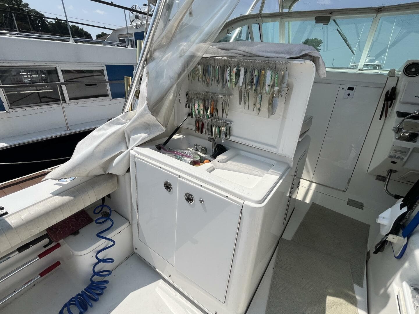 2001 Rampage 30 Express Open — photo 24