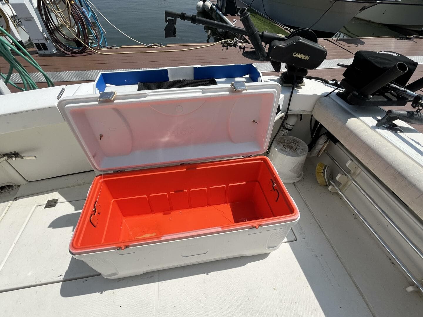 2001 Rampage 30 Express Open — photo 17