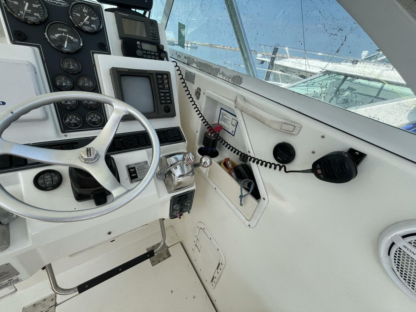 2001 Rampage 30 Express Open — photo 31