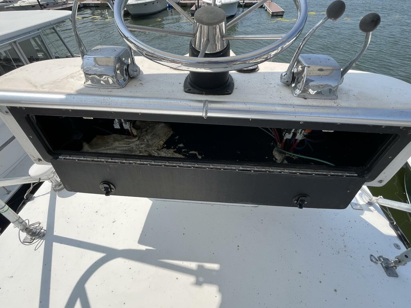 2001 Rampage 30 Express Open — photo 9