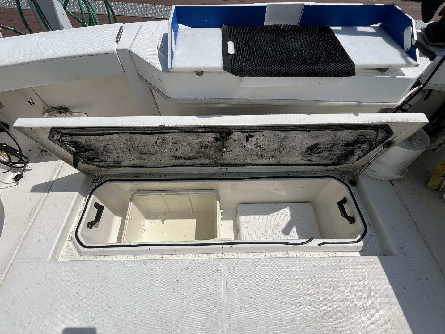 2001 Rampage 30 Express Open — photo 18