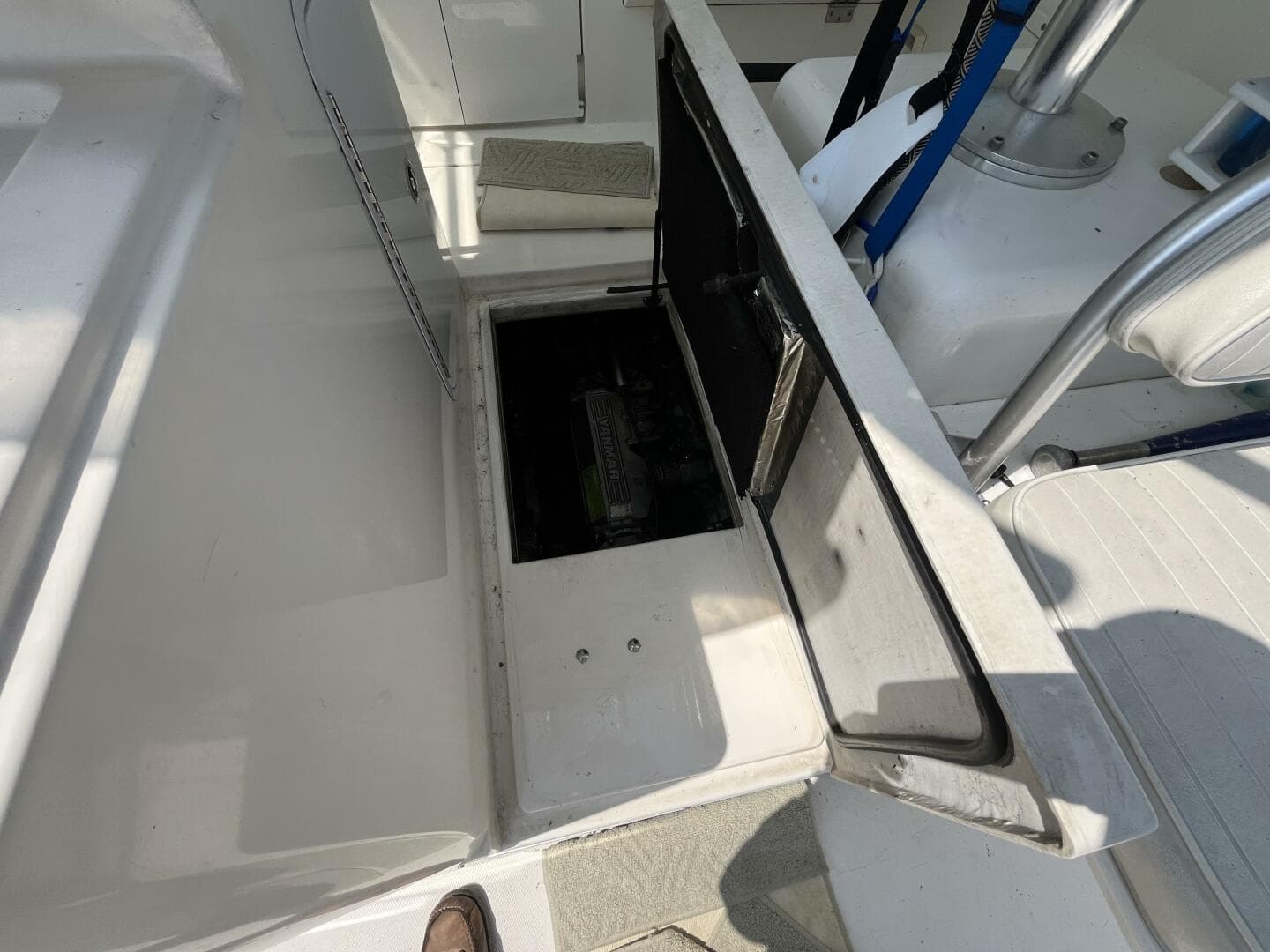 2001 Rampage 30 Express Open — photo 33