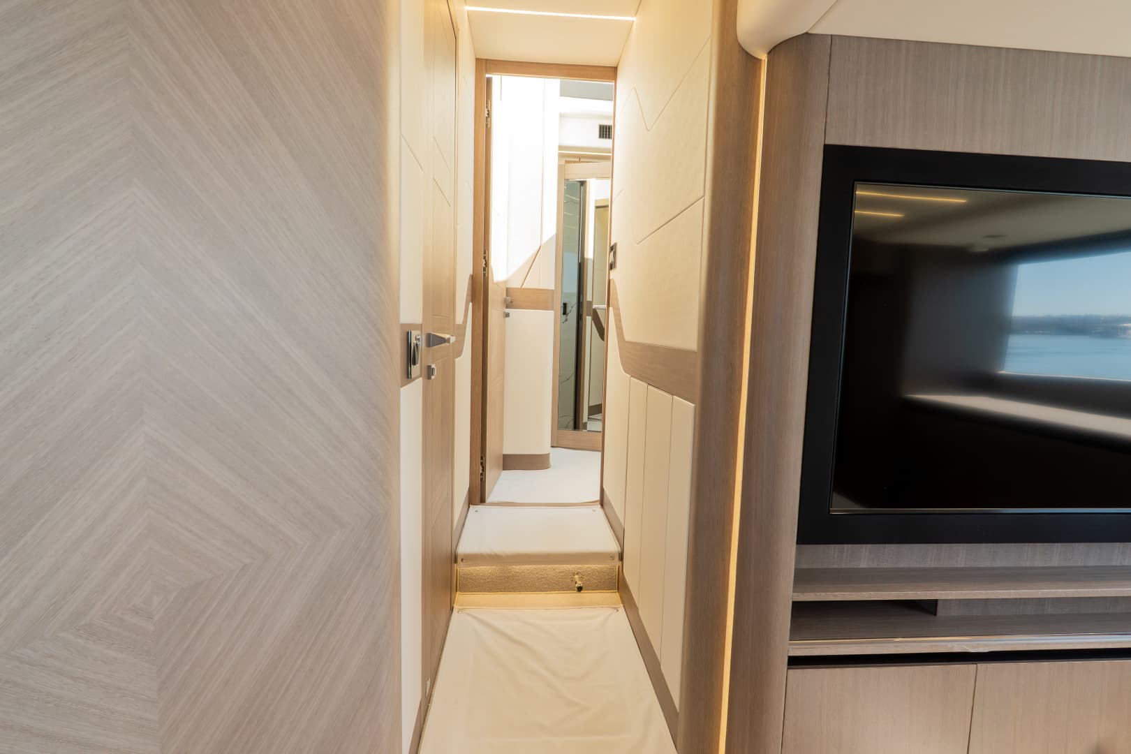 2024 Galeon 560 Fly — photo 44