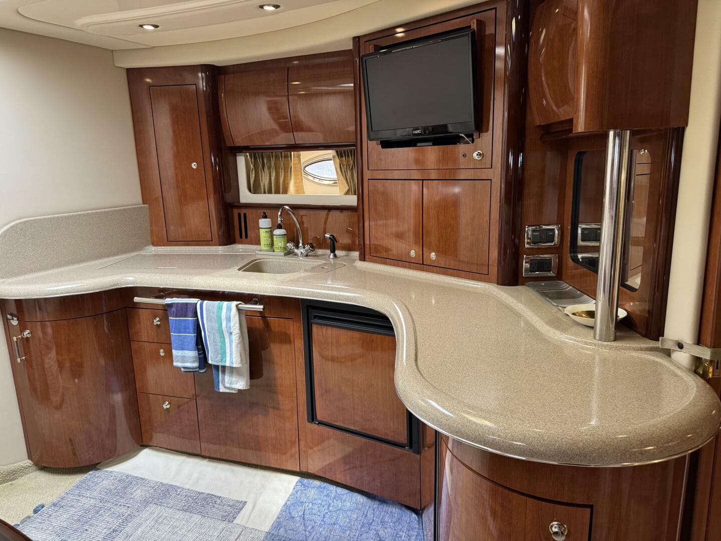 2003 Sea Ray 420 Sundancer — photo 29