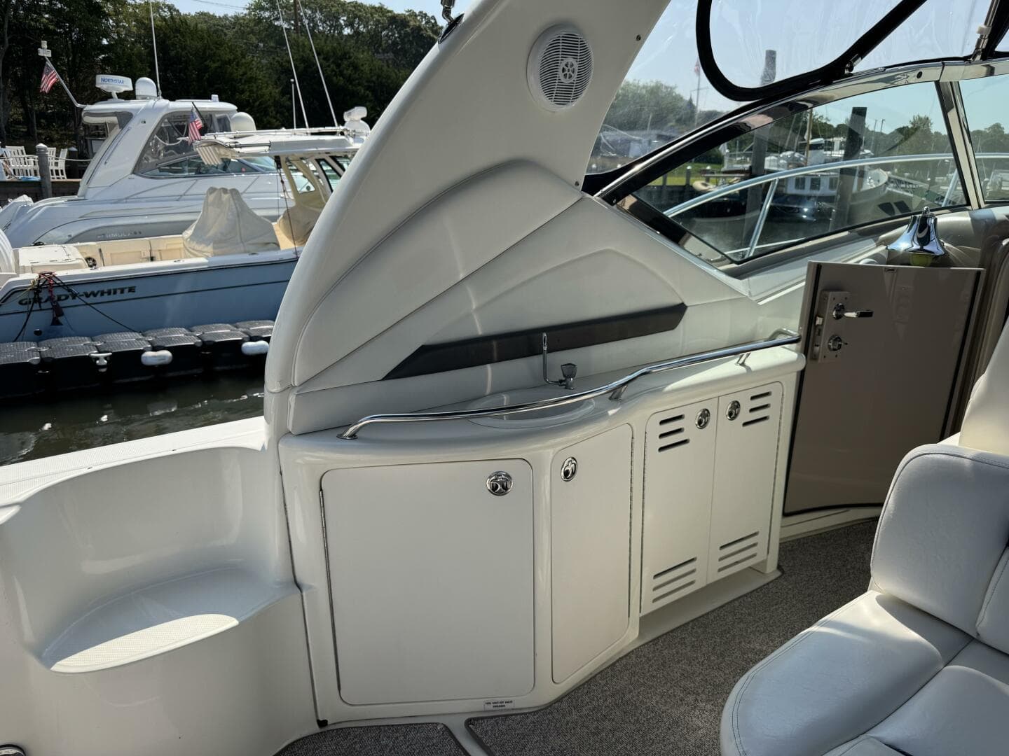 2003 Sea Ray 420 Sundancer — photo 13