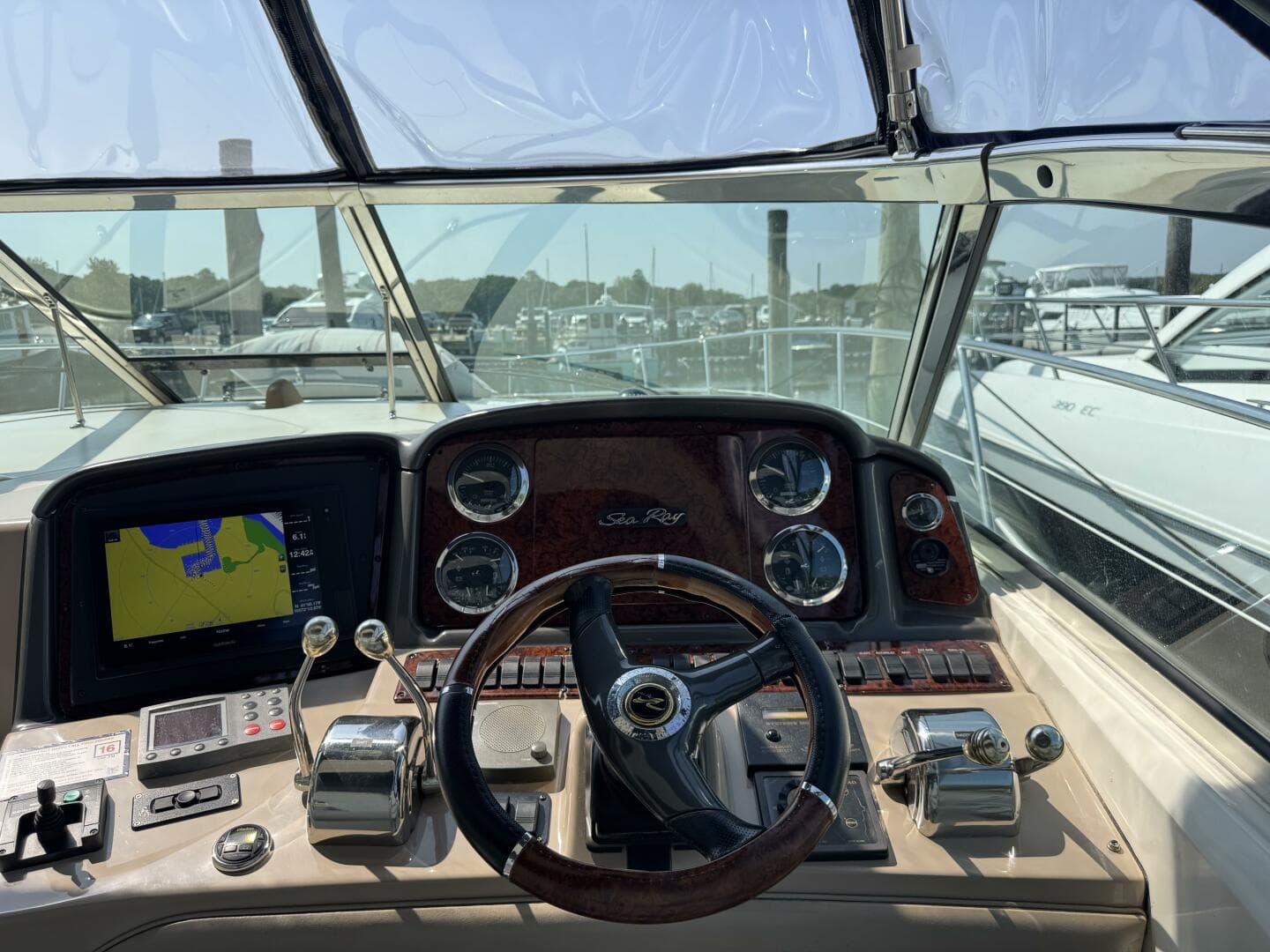 2003 Sea Ray 420 Sundancer — photo 17