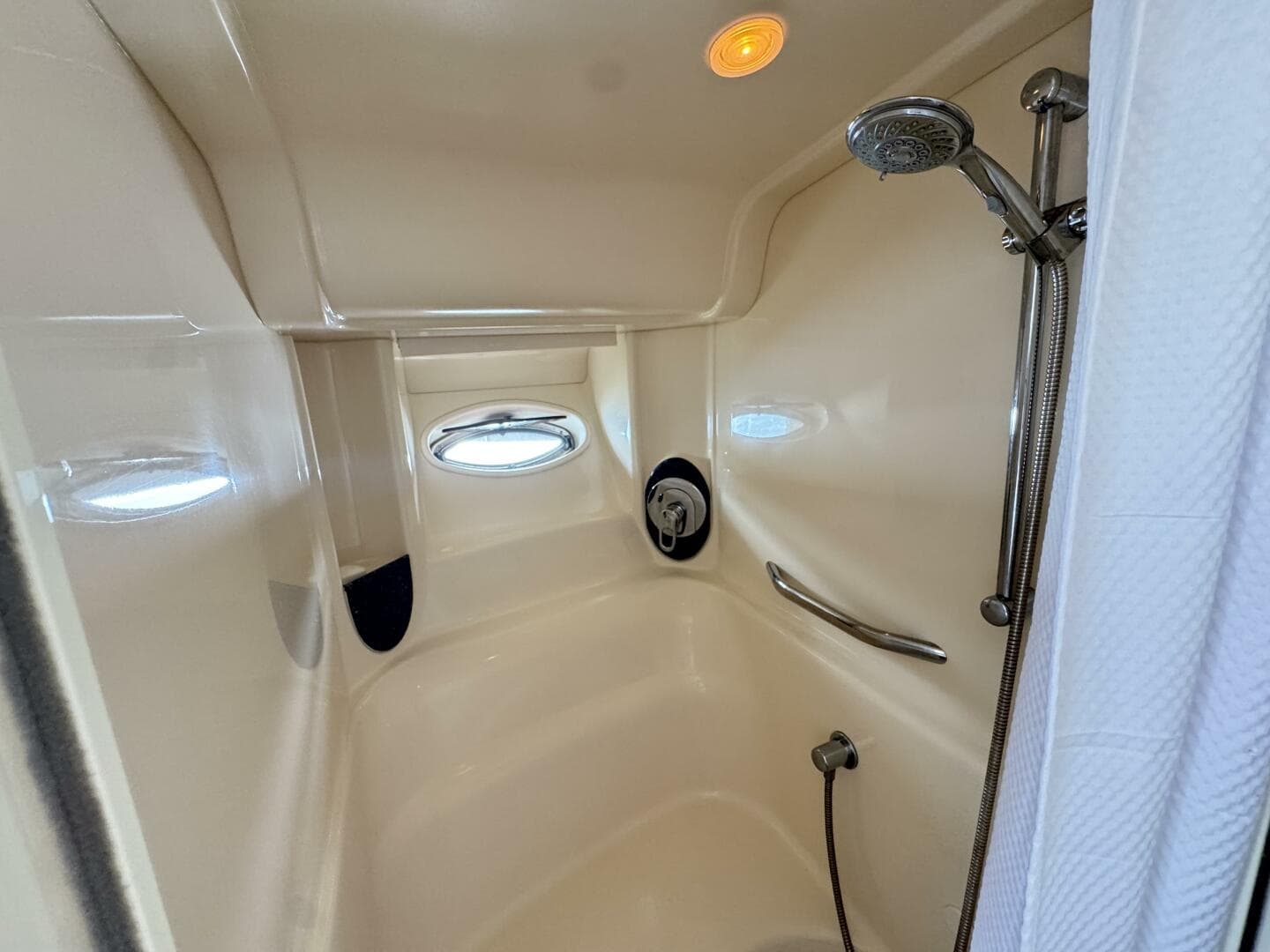 2003 Sea Ray 420 Sundancer — photo 34