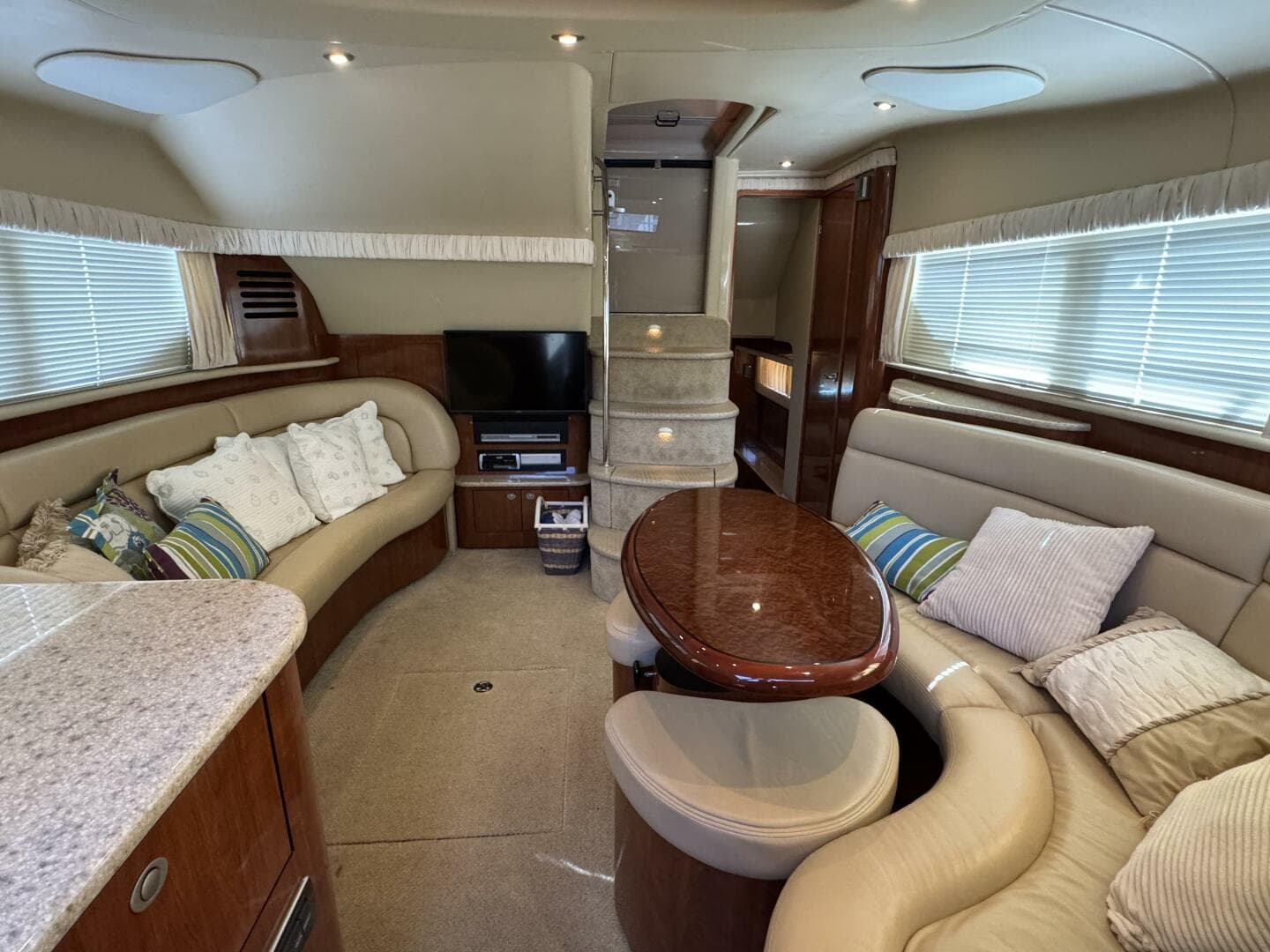 2004 Sea Ray 390 — photo 21